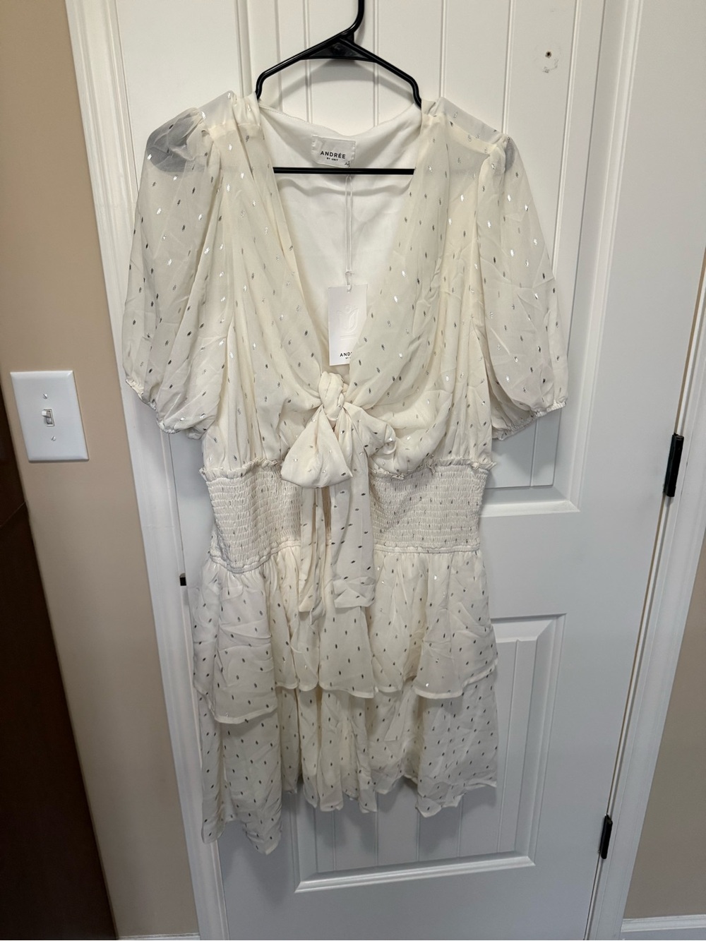 ANDRÉE BY UNIT Ivory Minimalist Blouse